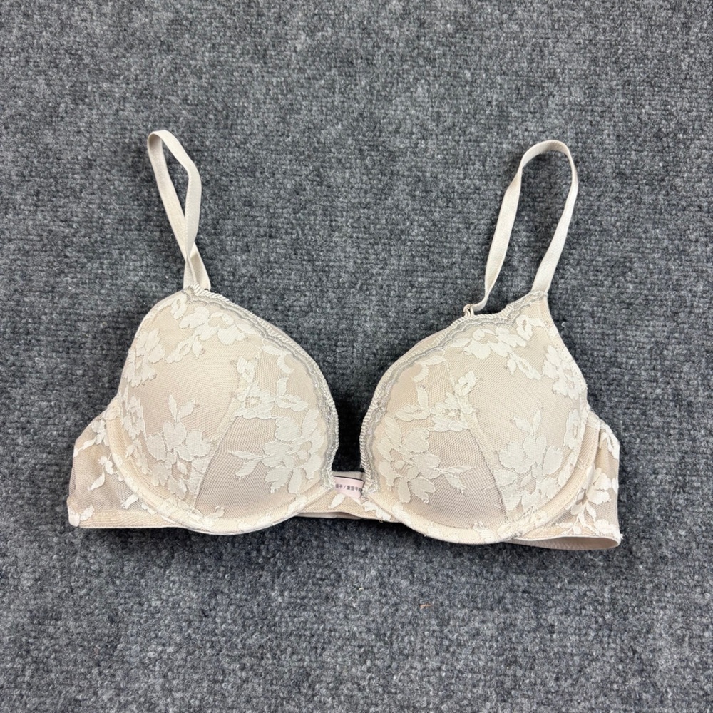 VICTORIA’S SECRET Women’s Dream Angels Push-Up Cream/White Lace Bra size: 34B